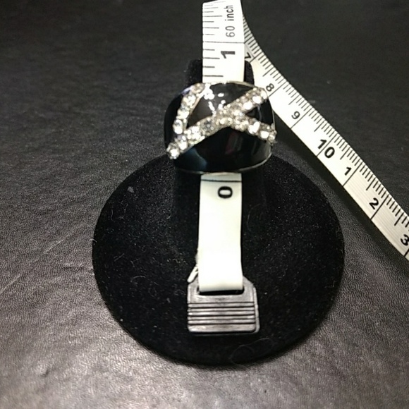 Black enamel ring with rhinestones Size 6 - Picture 7 of 7